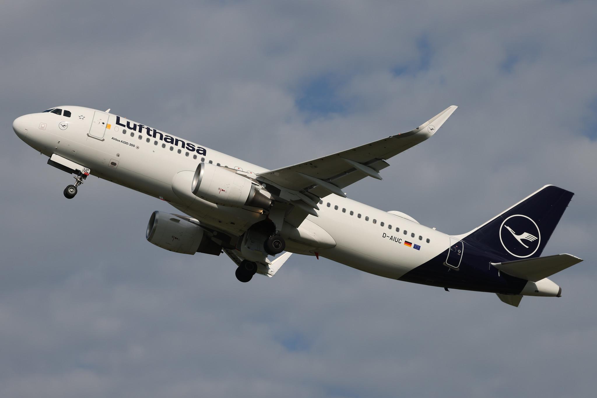 Hamburg Airport: Lufthansa (LH / DLH) | Airbus A320-214 A320 | D-AIUC | MSN 6006