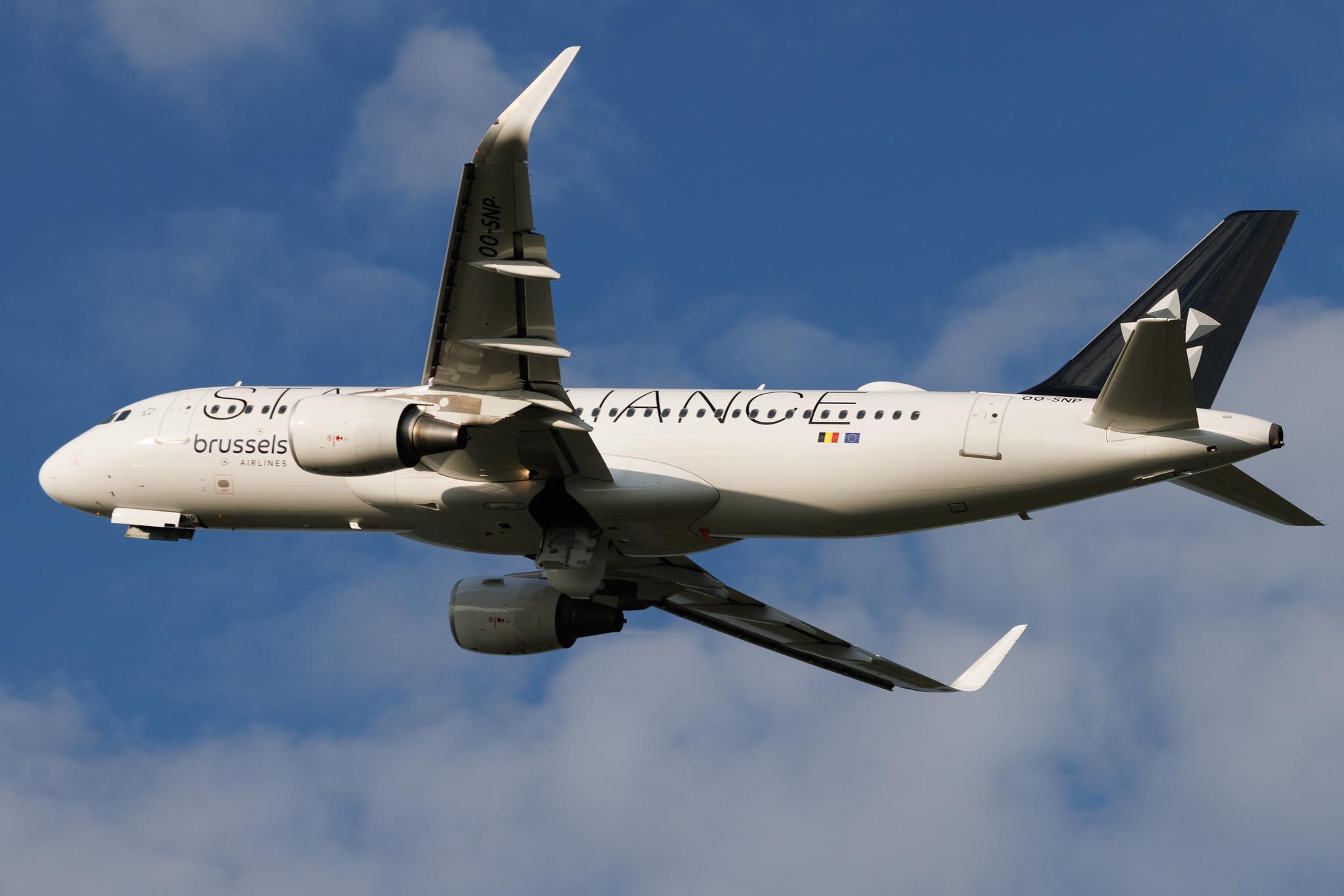 Hamburg Airport: Brussels Airlines (SN / BEL) | Livery: Star Alliance Livery | Airbus A320-214 A320 | OO-SNP | MSN 05635
