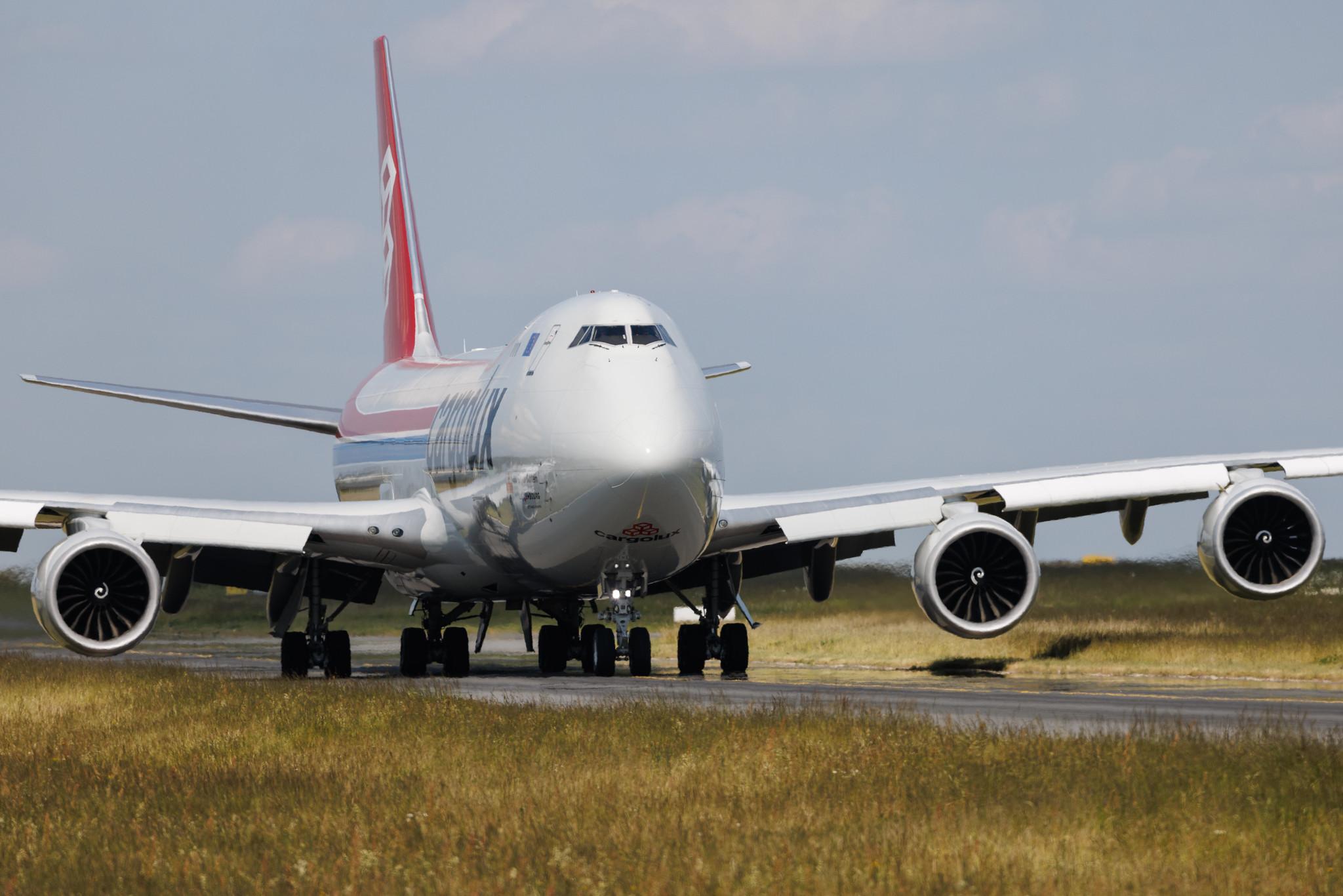 Luxembourg Findel Airport: Cargolux (CV / CLX) | Boeing 747-8R7F B748 | LX-VCK | MSN 38078