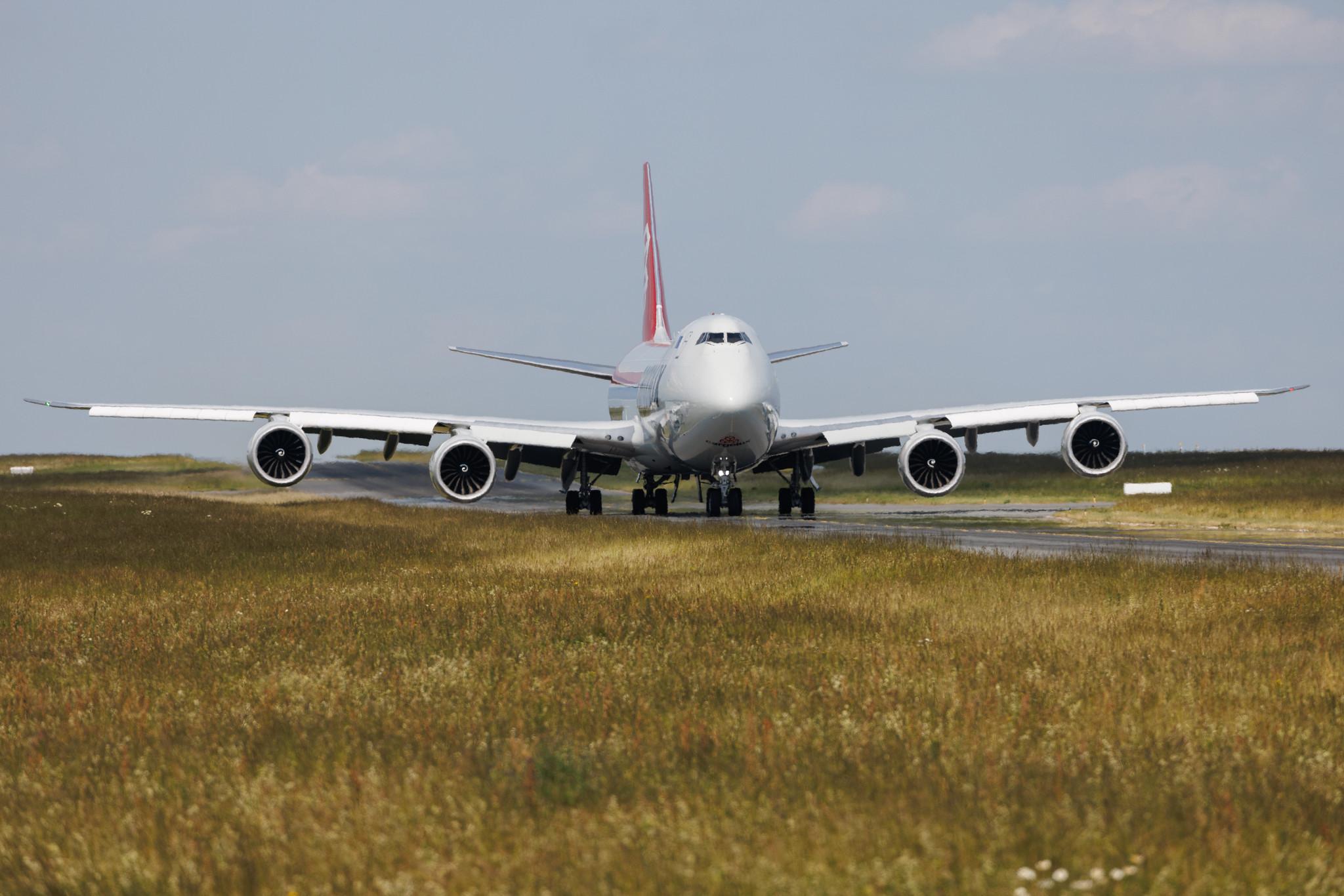 Luxembourg Findel Airport: Cargolux (CV / CLX) | Boeing 747-8R7F B748 | LX-VCK | MSN 38078