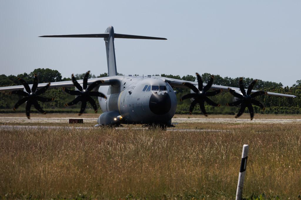 Hamburg Airport: United Kingdom - Royal Air Force (RAF) (/ RRR) | Operator: United Kingdom - Royal Air Force Air Transport | Airbus A400M Atlas A400 | ZM414 | MSN 047