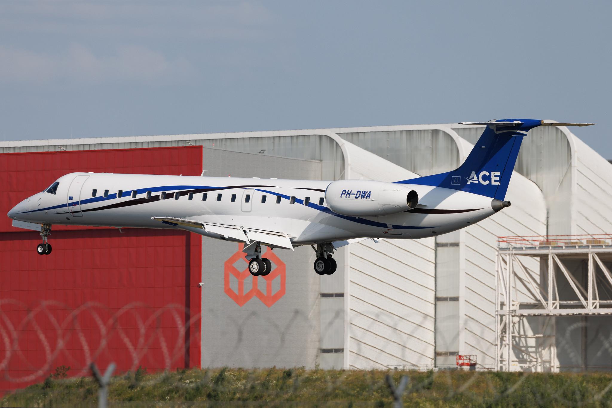 Luxembourg Findel Airport: JetNetherlands | Embraer ERJ-145LR E145 | PH-DWA | MSN 14501000