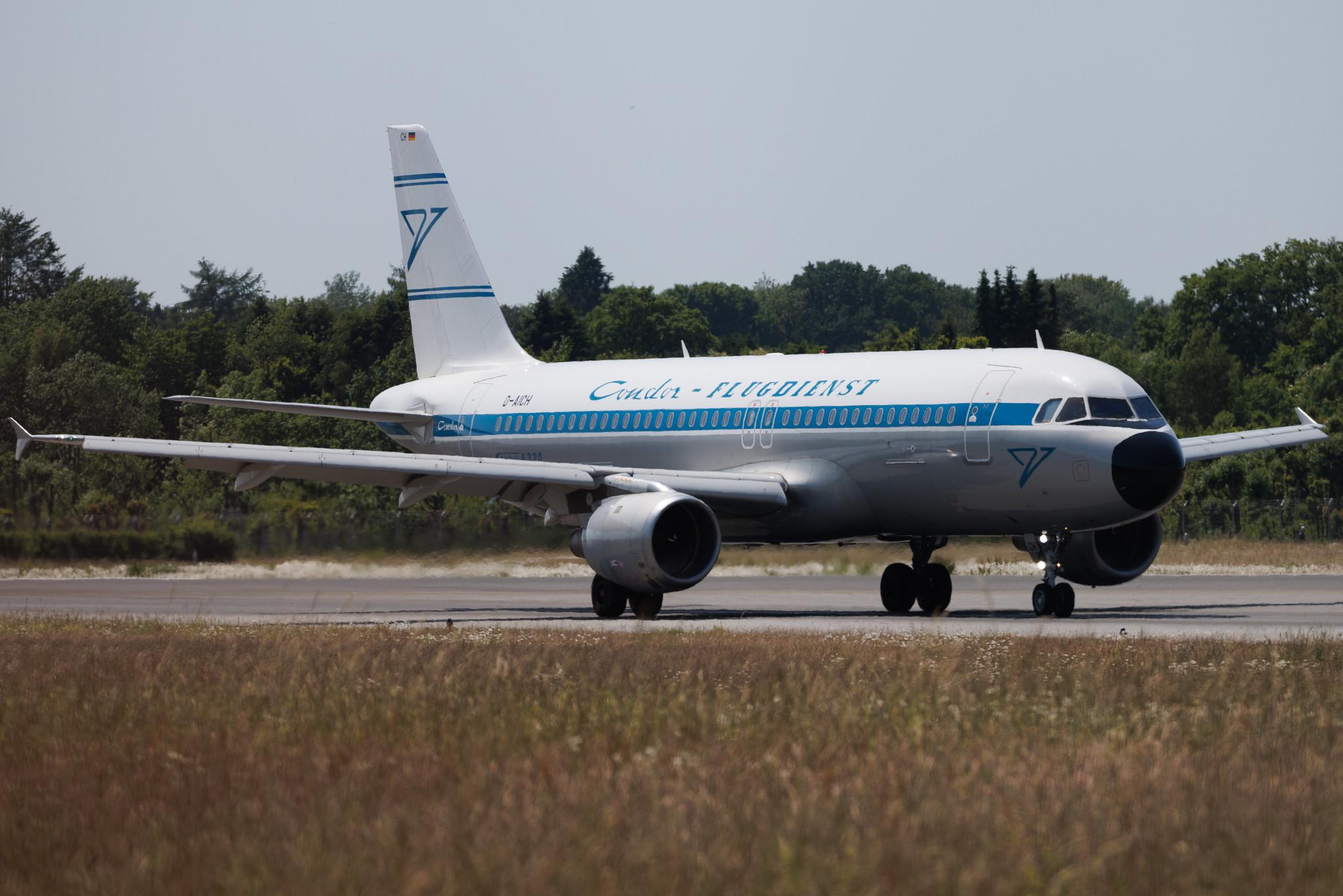 Hamburg Airport: Condor (DE / CFG) | Livery: Retro Livery | Airbus A320-212 A320 | D-AICH | MSN 0971