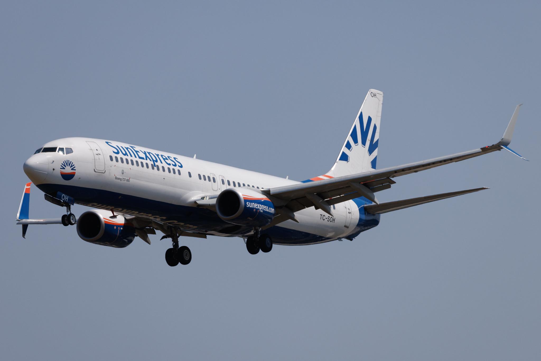 Hamburg Airport: SunExpress (XQ / SXS) | Boeing 737-8HC B738 | TC-SOH | MSN 61193