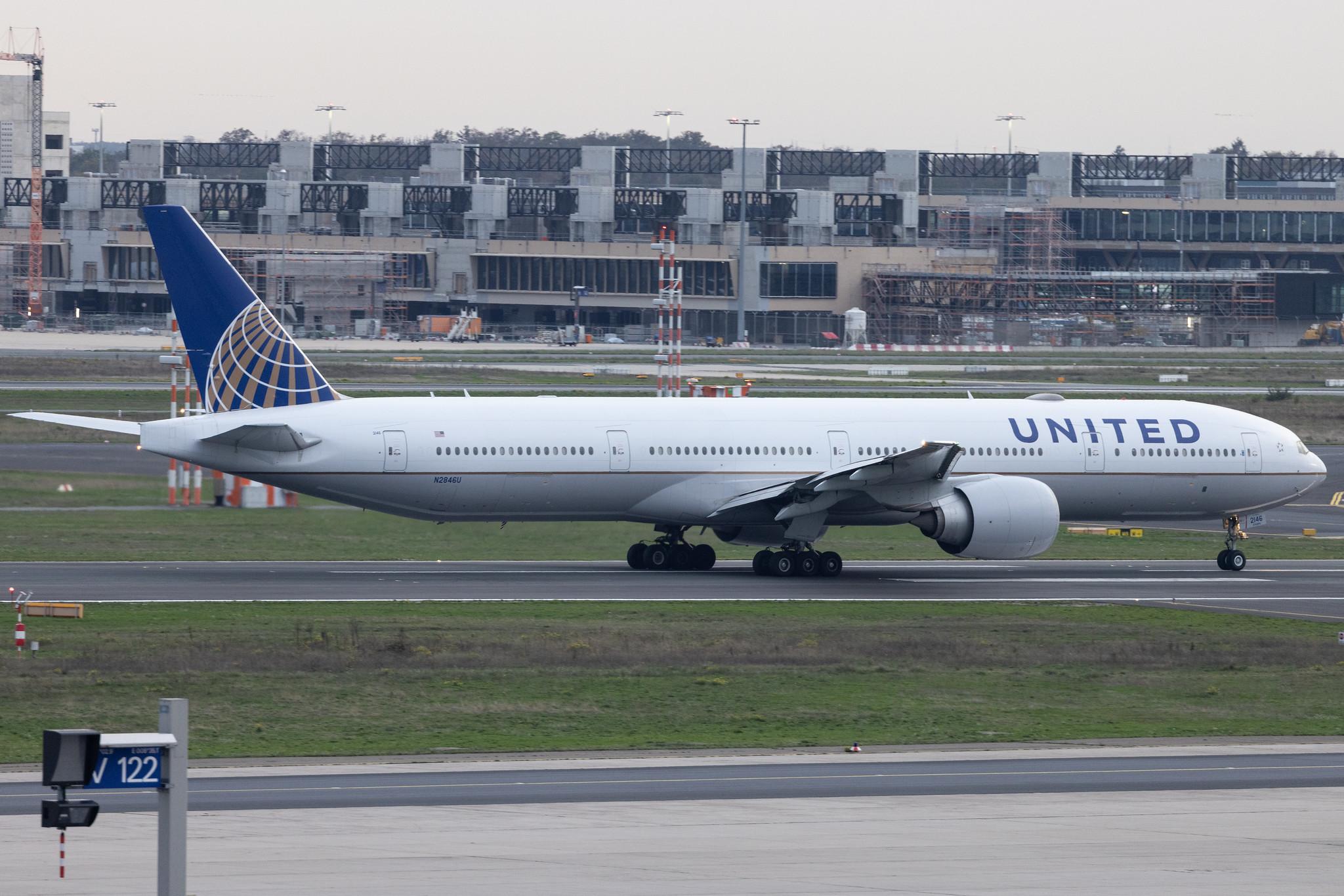 Frankfurt Airport: United Airlines (UA / UAL) | Boeing 777-322(ER) B77W | N2846U | MSN 64990