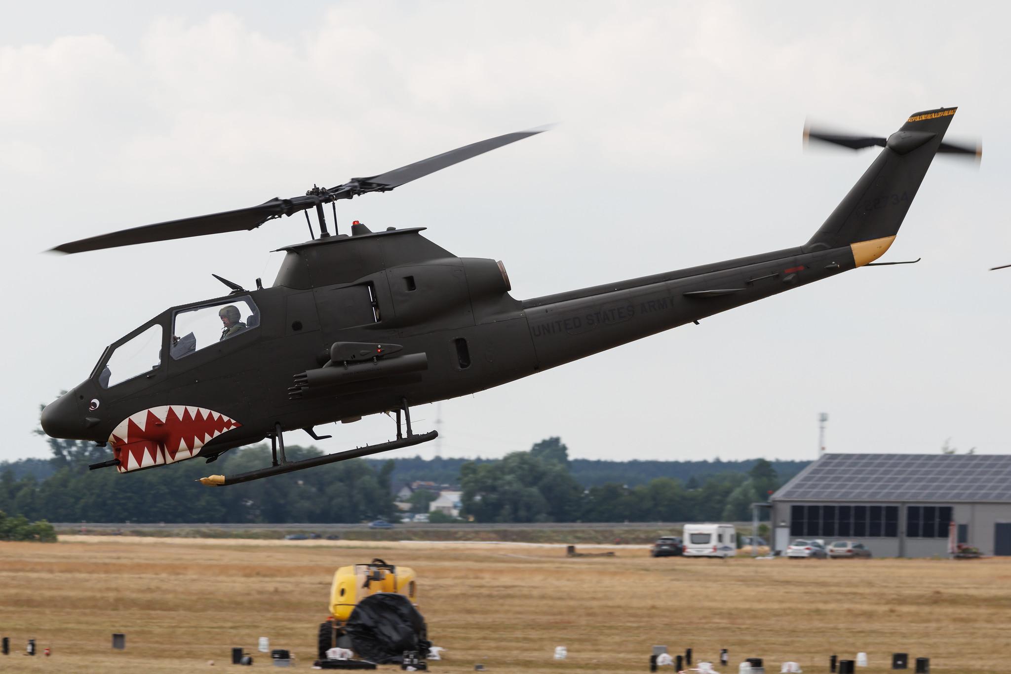 ANTIDOTUM Airshow Leszno: Private owner | Bell TAH-1P Cobra HUCO | OK-AHC | MSN 77-22734