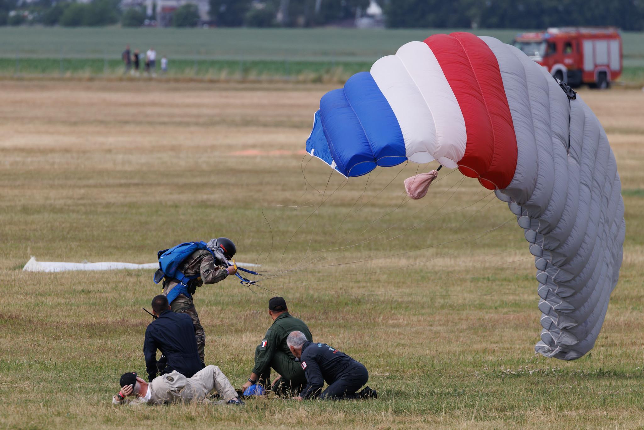 ANTIDOTUM Airshow Leszno: Fallschirmspringer