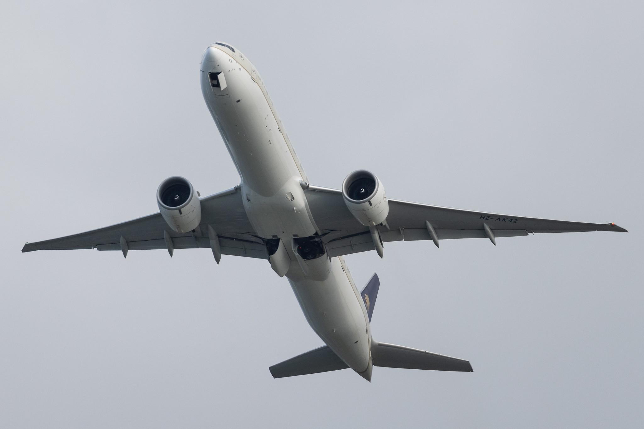 London Heathrow: Saudia (SV / SVA) | Boeing 777-368(ER) B77W | HZ-AK42 | MSN 62762