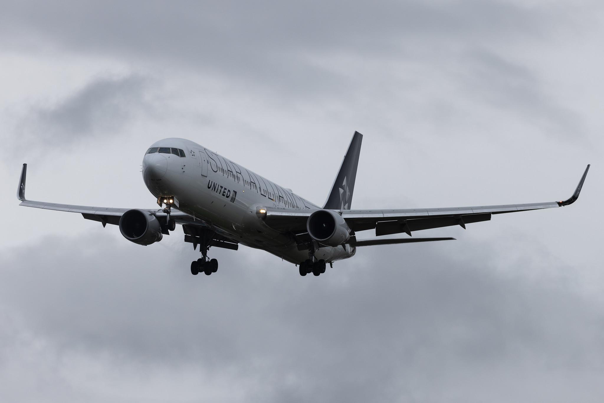 London Heathrow: United Airlines (UA / UAL) | Livery: Star Alliance livery | Boeing 767-322(ER) B763 | N653UA | MSN 25391
