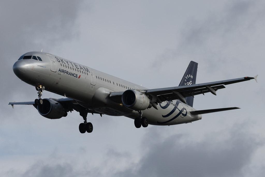 London Heathrow: Air France (AF / AFR) | Livery: SkyTeam Livery | Airbus A321-212 A321 | F-GTAE | MSN 0796