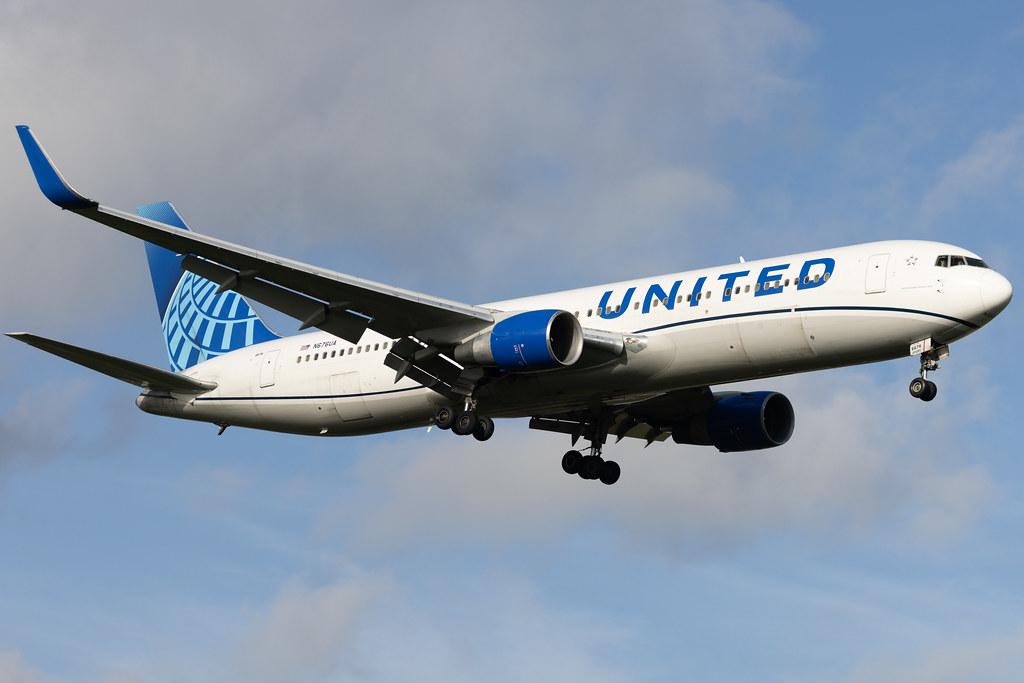 London Heathrow: United Airlines (UA / UAL) | Boeing 767-322(ER) B763 | N676UA | MSN 30028