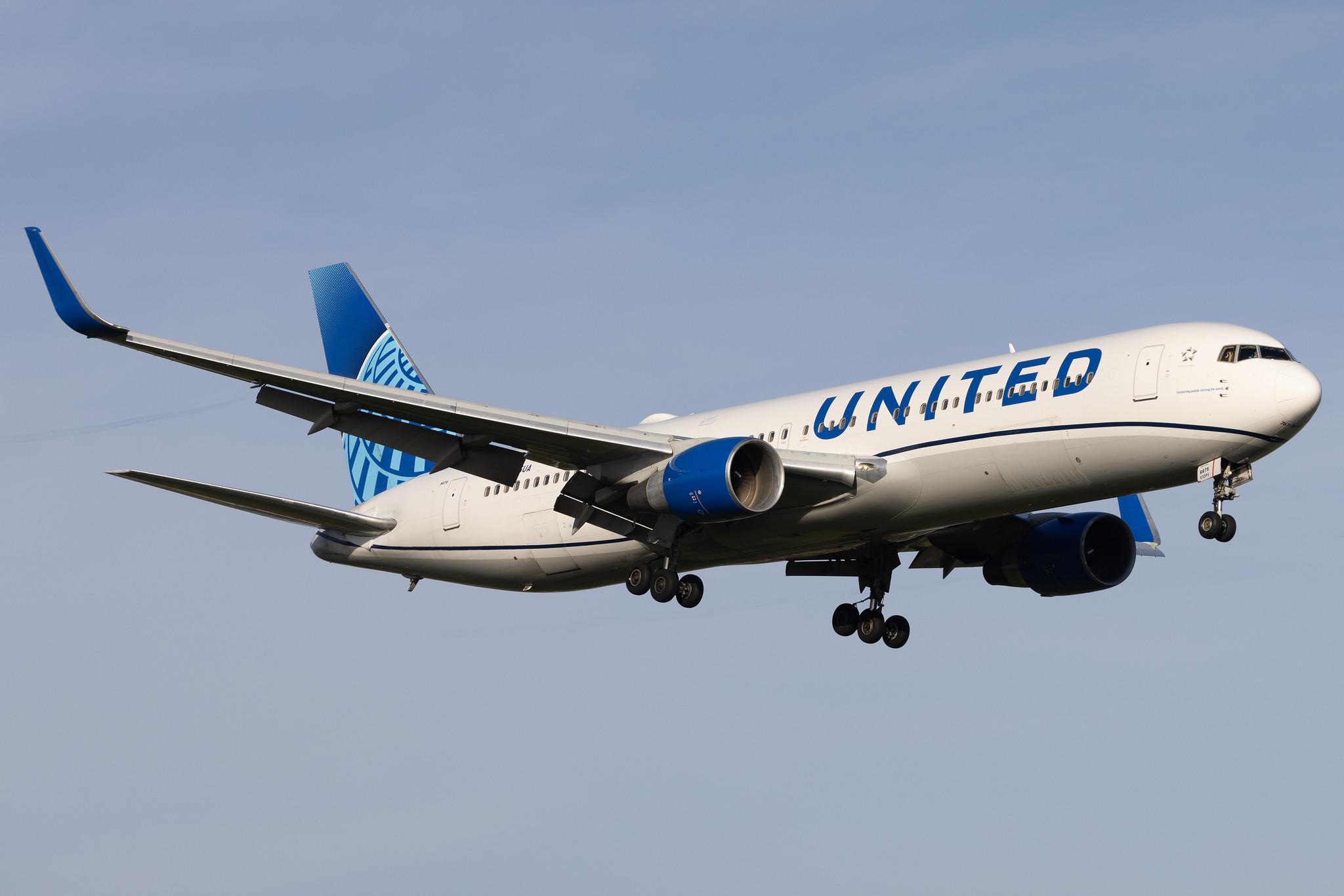 London Heathrow: United Airlines (UA / UAL) | Boeing 767-322(ER) B763 | N675UA | MSN 29243