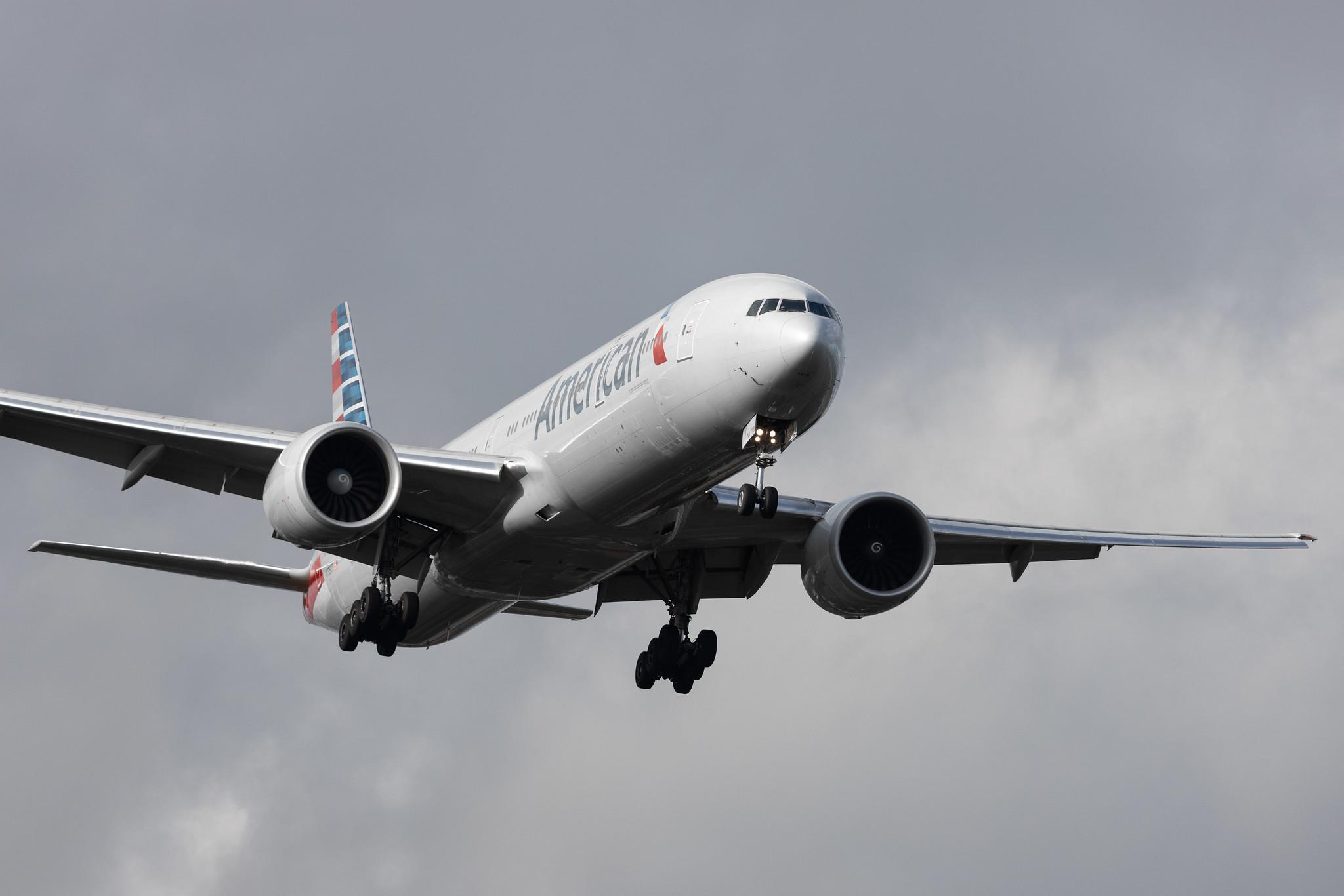 London Heathrow: American Airlines (AA / AAL) | Boeing 777-323(ER) B77W | N735AT | MSN 32439