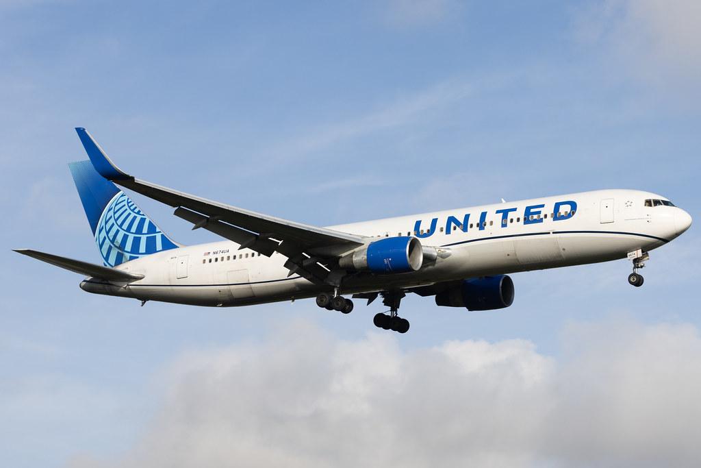 London Heathrow: United Airlines (UA / UAL) | Boeing 767-322(ER) B763 | N674UA | MSN 29242