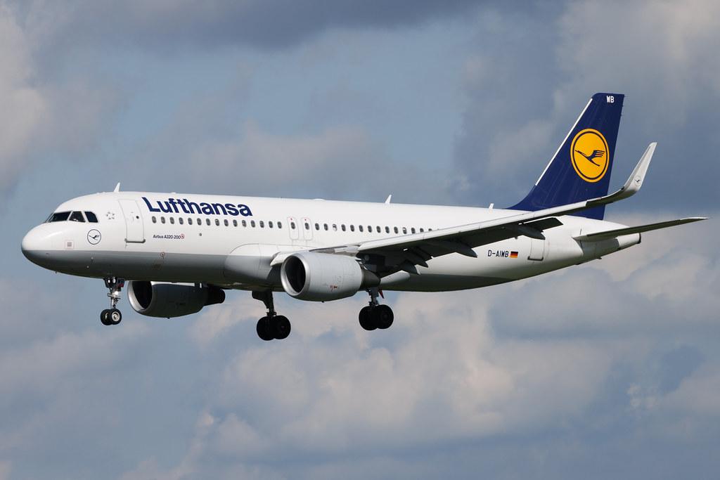 Hamburg Airport: Lufthansa (LH / DLH) | Airbus A320-214 A320 | D-AIWB | MSN 7699