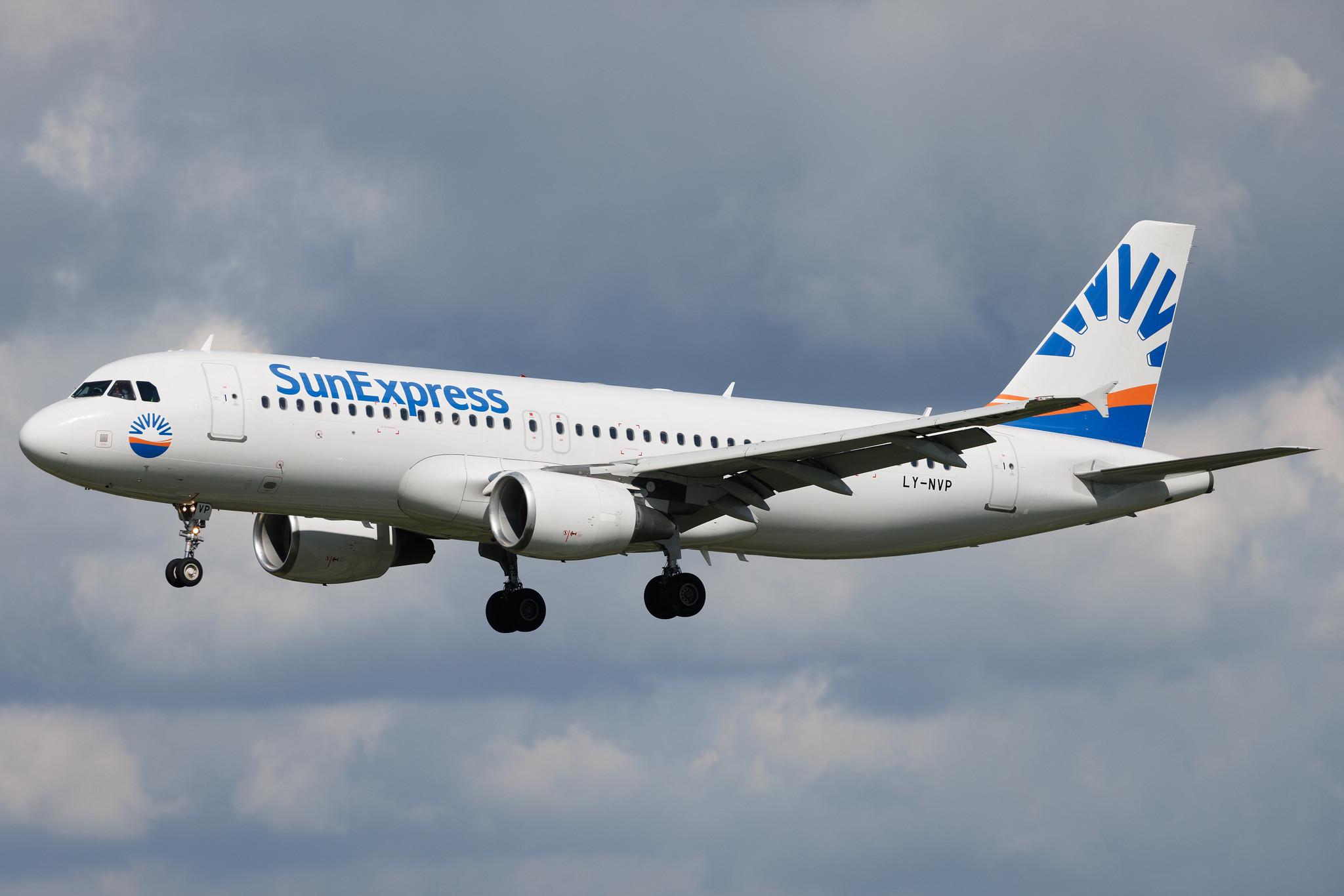 Hamburg Airport: SunExpress (XQ / SXS) | Operator: Avion Express | Airbus A320-214 A320 | LY-NVP | MSN 04656