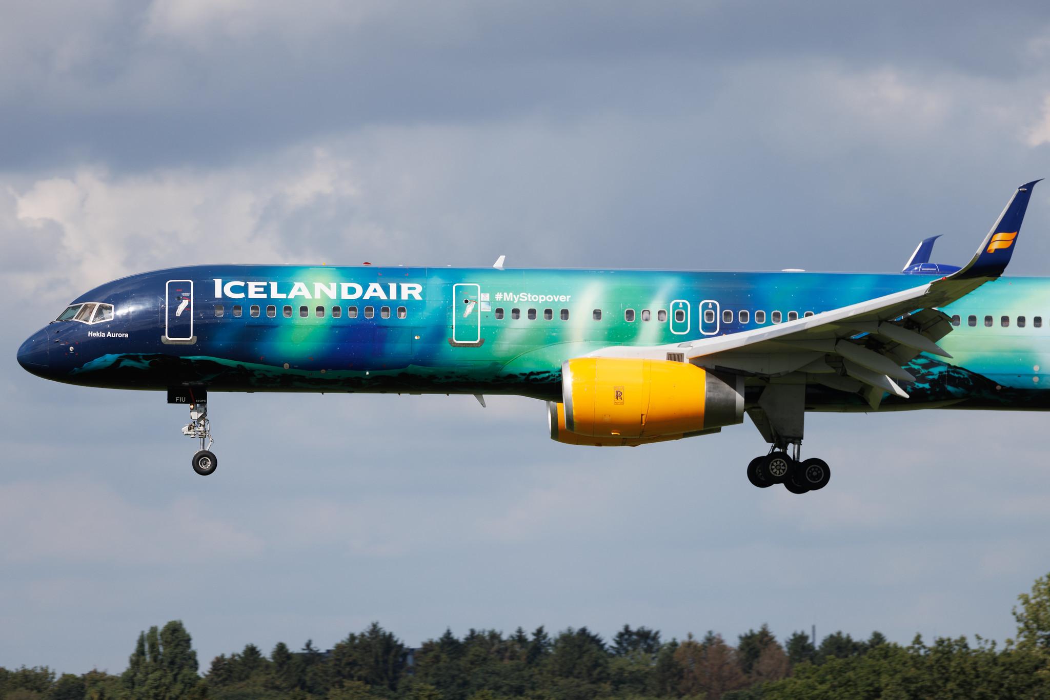 Hamburg Airport: Icelandair (FI / ICE) | Livery: Aurora Borealis Livery | Boeing 757-256 B752 | TF-FIU | MSN 26243