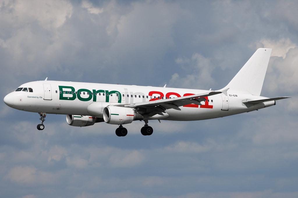 Hamburg Airport: ITA Airways (AZ / ITY) |  Livery: Born in 2021 Livery |  Airbus A320-216 A320 | EI-EIB | MSN 04249