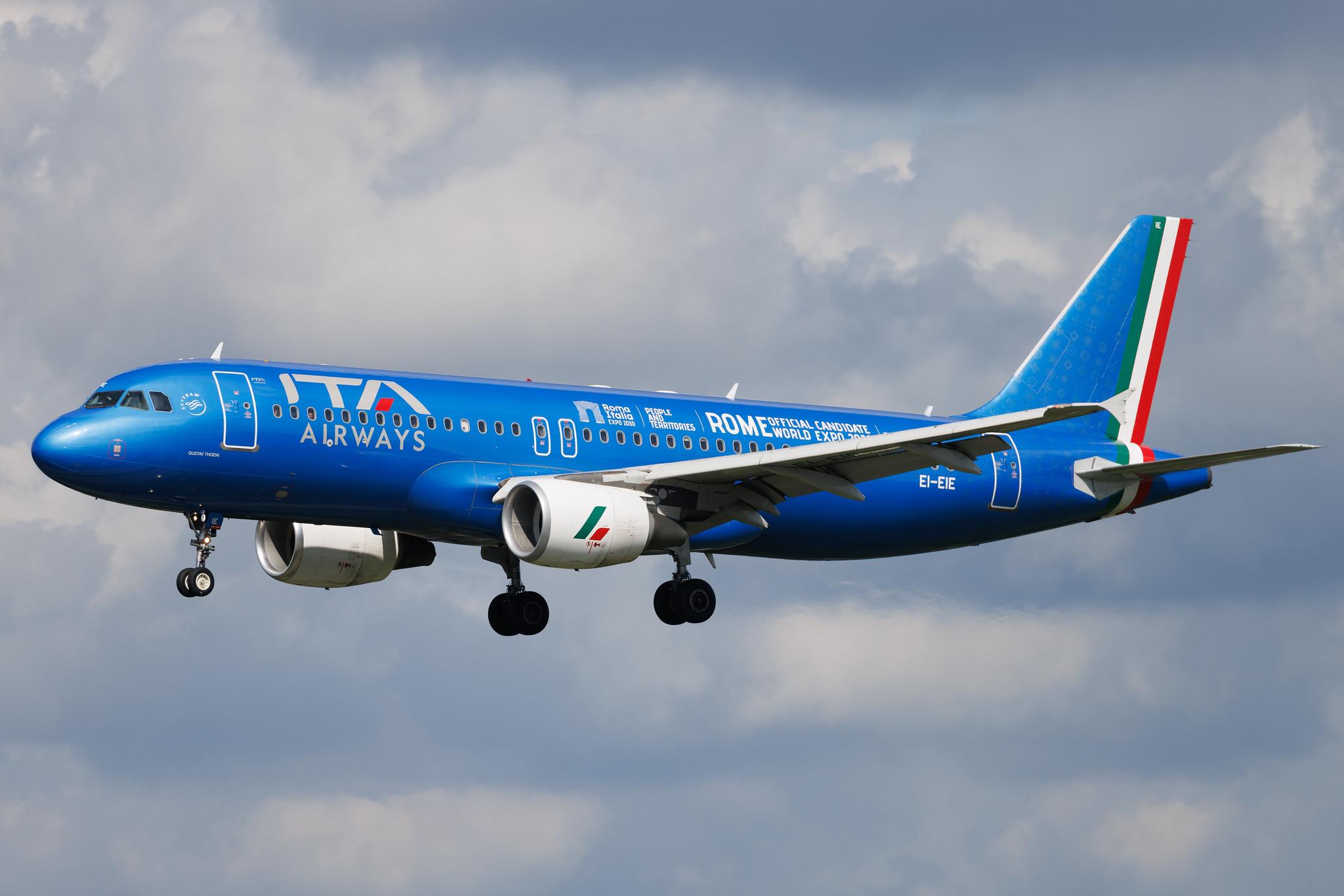 Hamburg Airport: ITA Airways (AZ / ITY) |  Livery: Rome Expo 2030 Candidate Stickers |  Airbus A320-216 A320 | EI-EIE | MSN 4536