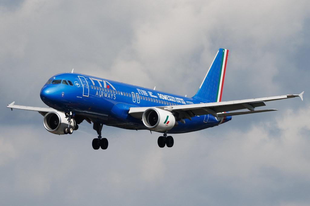 Hamburg Airport: ITA Airways (AZ / ITY) |  Livery: Rome Expo 2030 Candidate Stickers |  Airbus A320-216 A320 | EI-EIE | MSN 4536