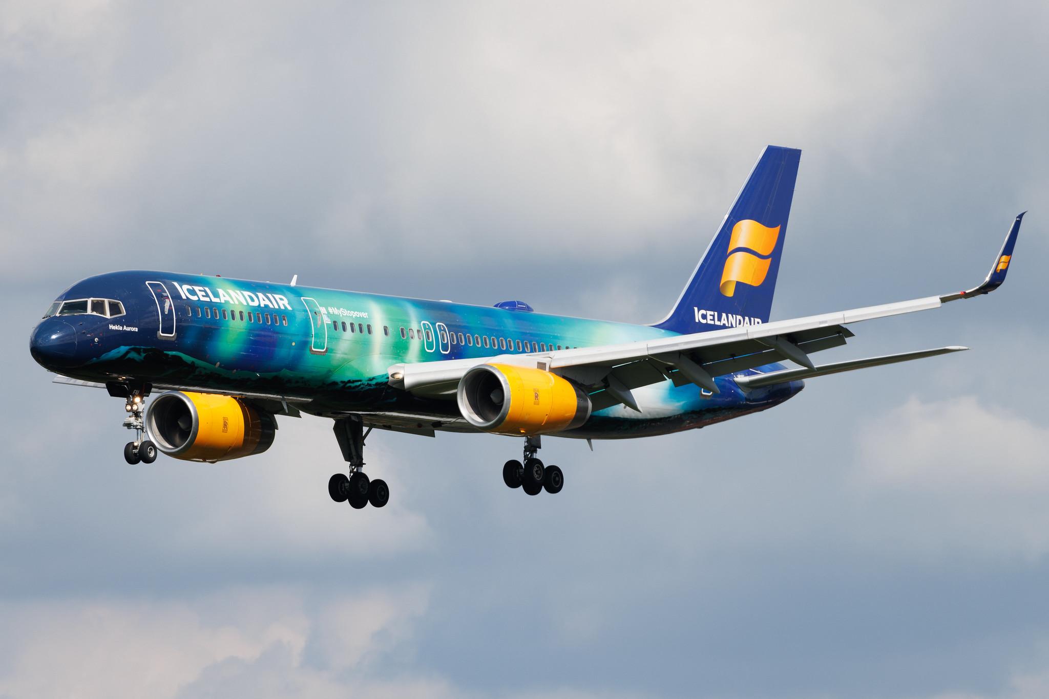Hamburg Airport: Icelandair (FI / ICE) | Livery: Aurora Borealis Livery | Boeing 757-256 B752 | TF-FIU | MSN 26243