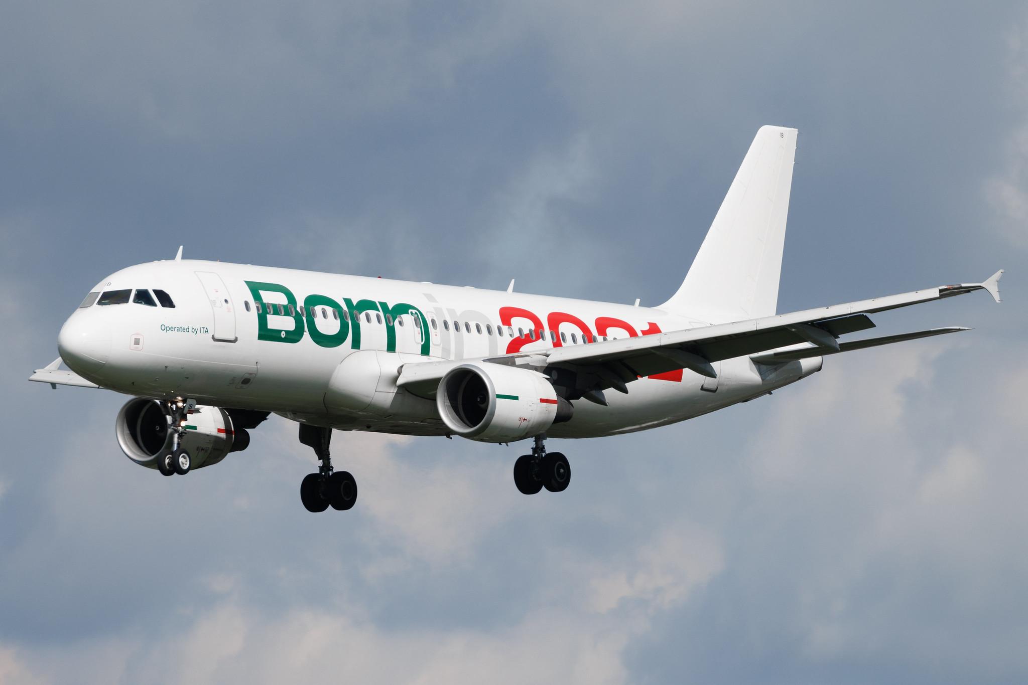 Hamburg Airport: ITA Airways (AZ / ITY) |  Livery: Born in 2021 Livery |  Airbus A320-216 A320 | EI-EIB | MSN 04249