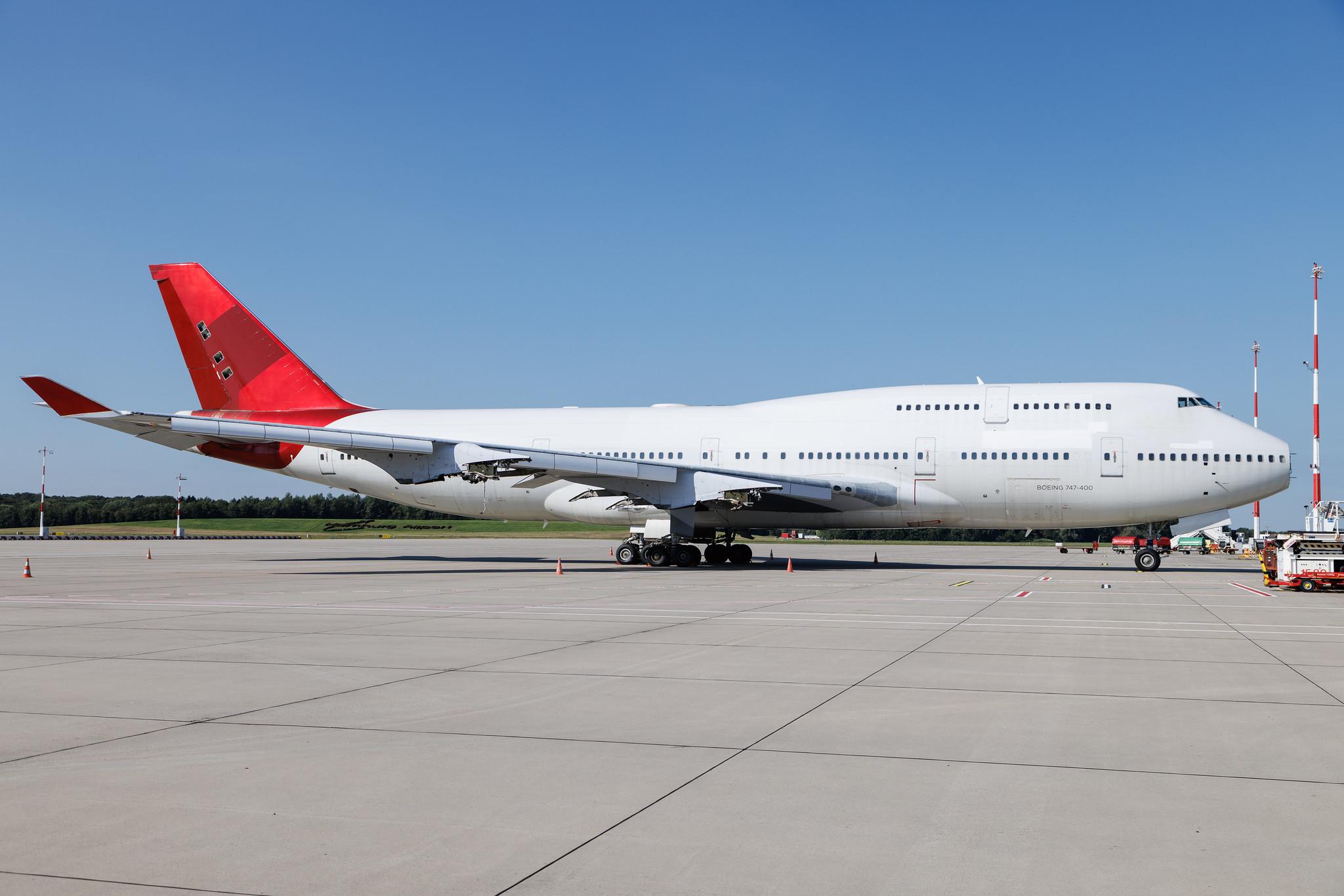 Hamburg Airport: JetOneX | Boeing 747-41R B744 | VQ-BZV | MSN 29406