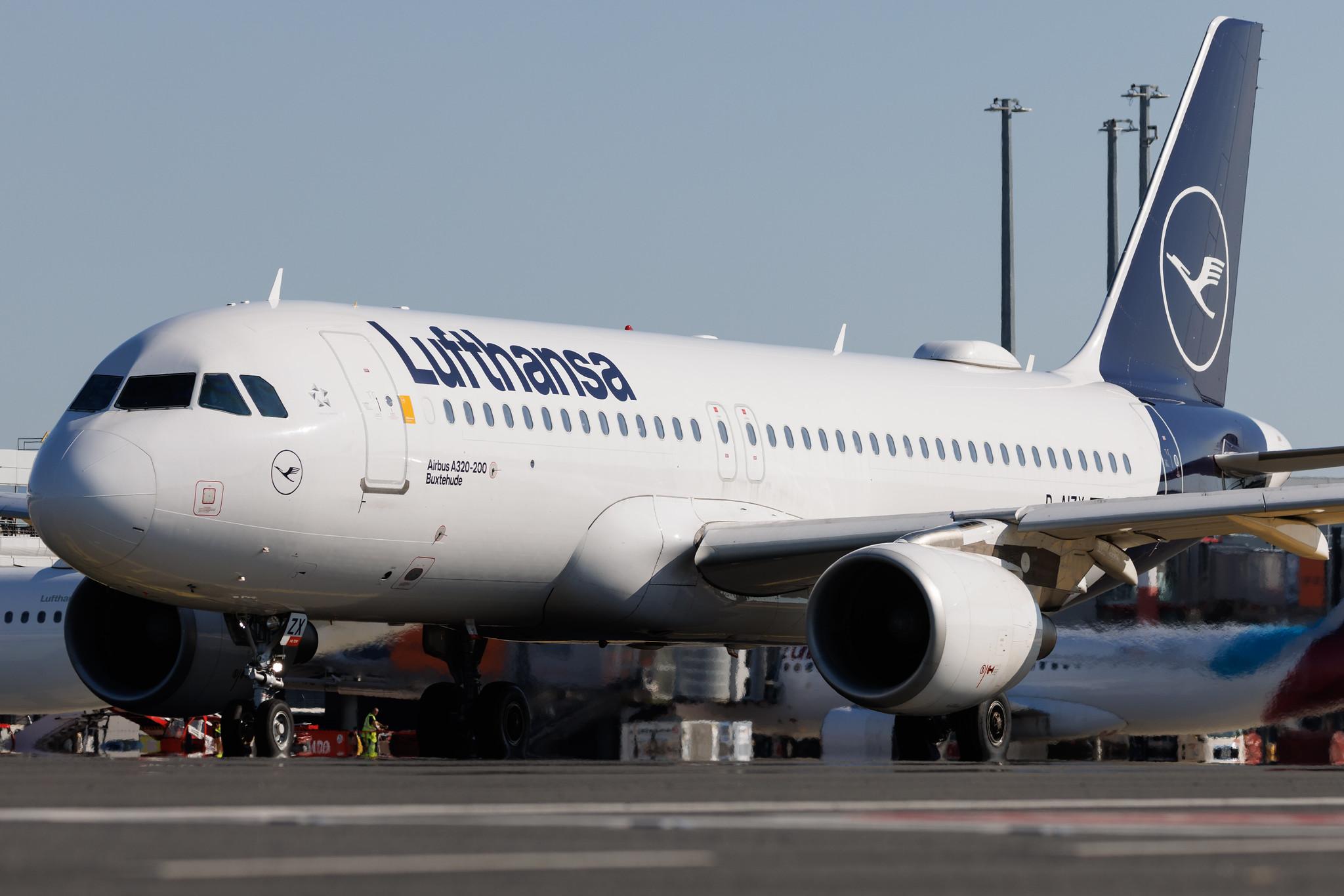 Hamburg Airport: Lufthansa (LH / DLH) | Airbus A320-214 A320 | D-AIZX | MSN 5741