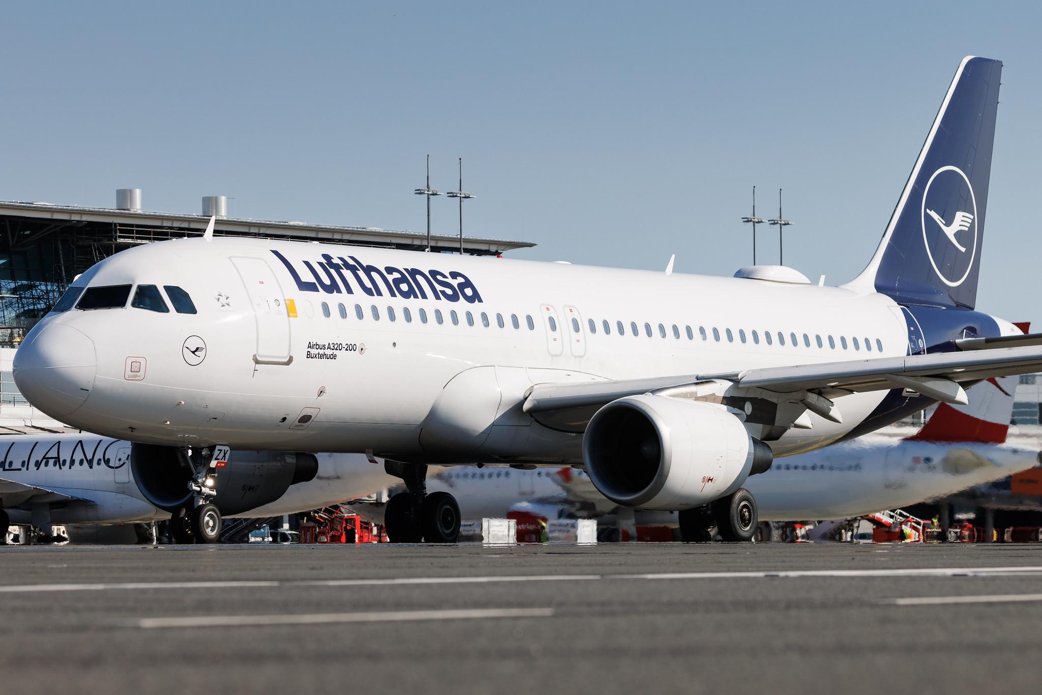 Hamburg Airport: Lufthansa (LH / DLH) | Airbus A320-214 A320 | D-AIZX | MSN 5741