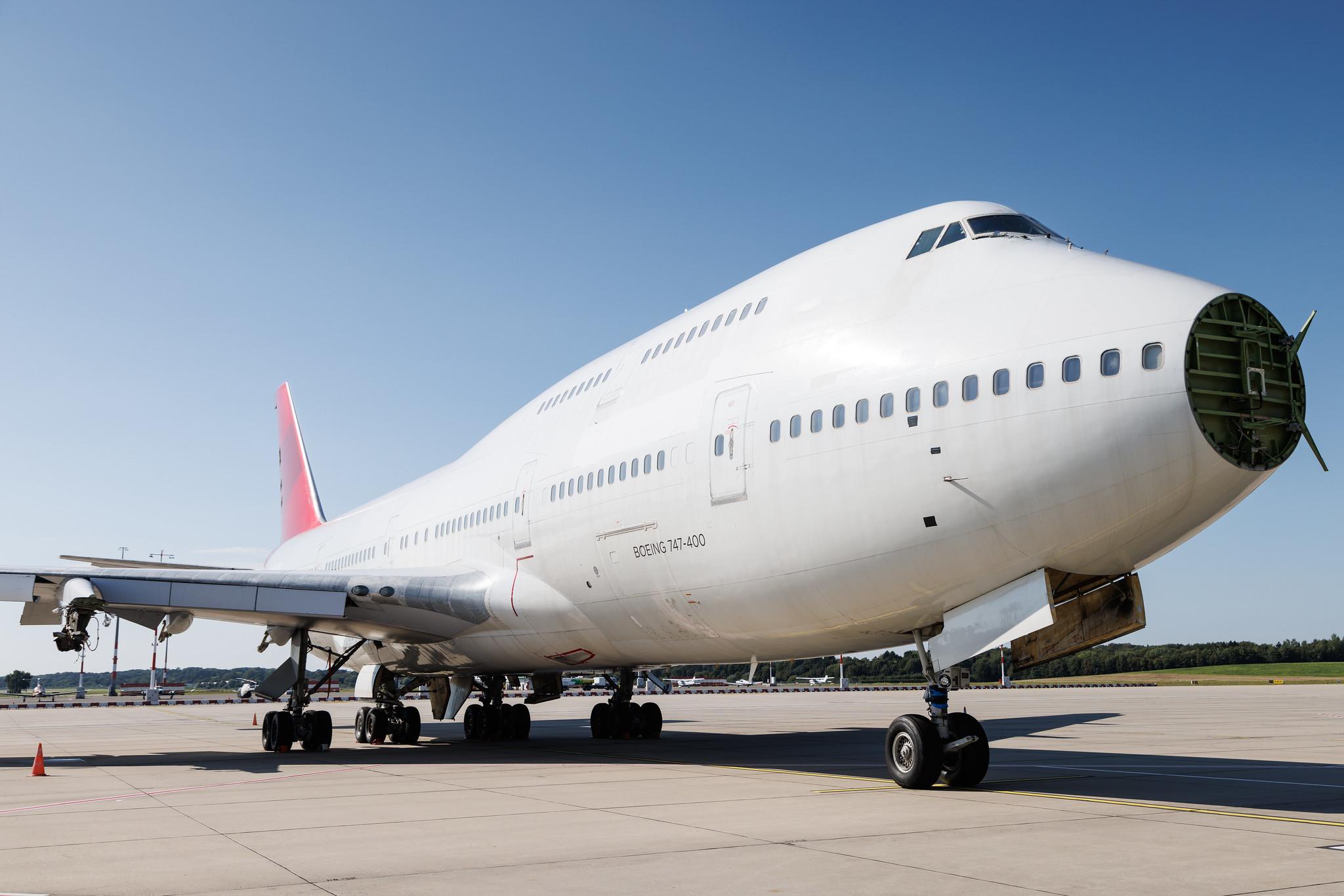 Hamburg Airport: JetOneX | Boeing 747-41R B744 | VQ-BZV | MSN 29406