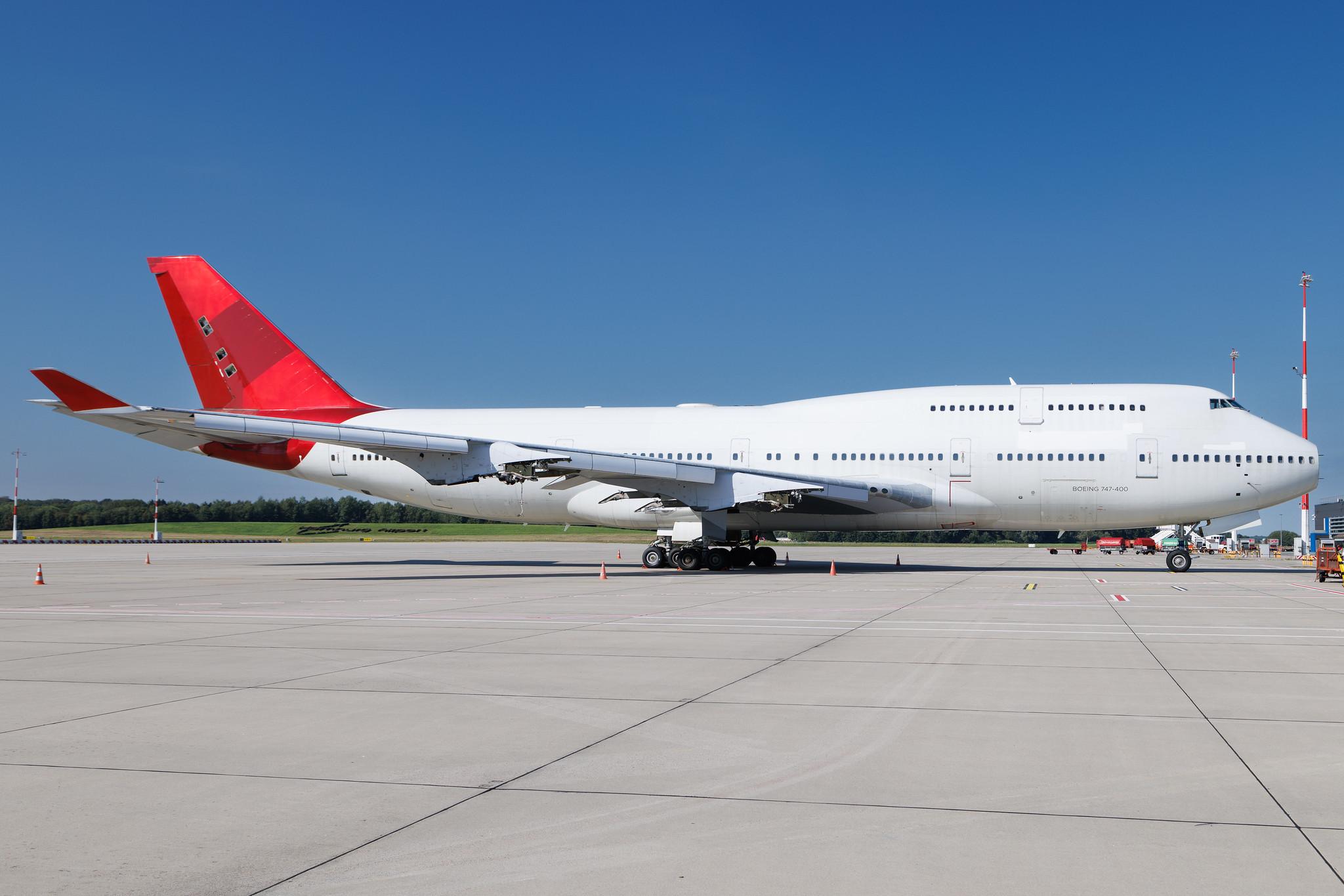 Hamburg Airport: JetOneX | Boeing 747-41R B744 | VQ-BZV | MSN 29406