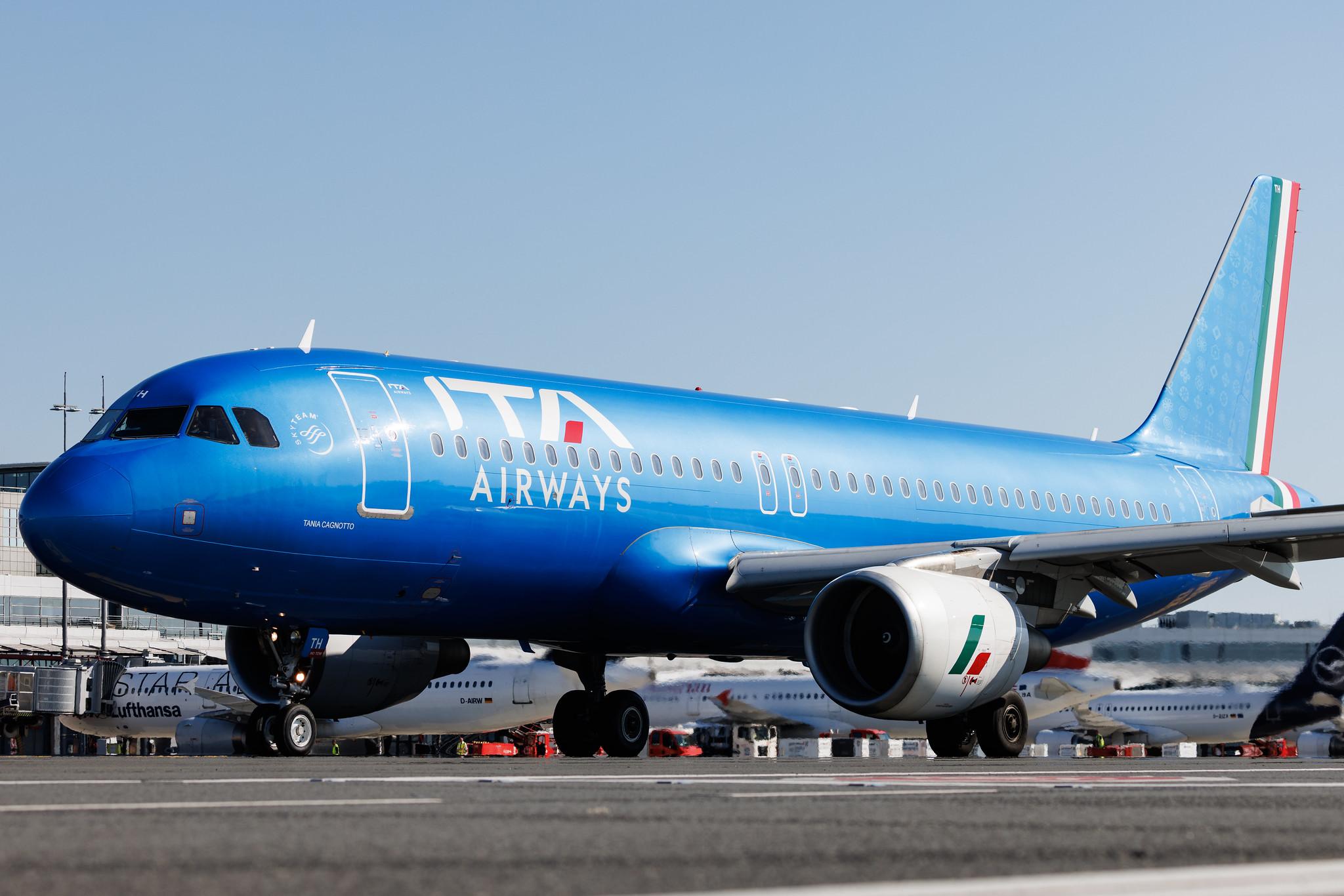 Hamburg Airport: ITA Airways (AZ / ITY) | Airbus A320-216 A320 | EI-DTH | MSN 03956