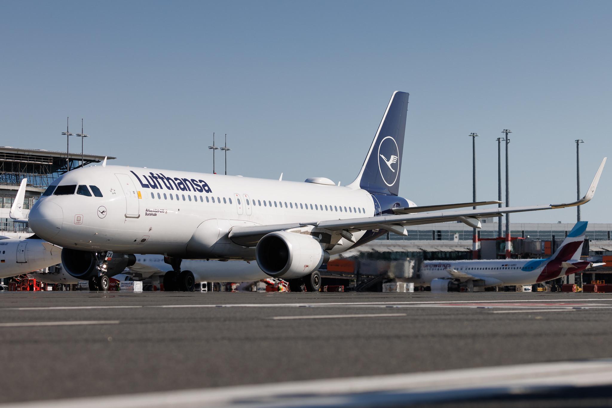 Hamburg Airport: Lufthansa (LH / DLH) | Airbus A320-214 A320 | D-AIZX | MSN 5741