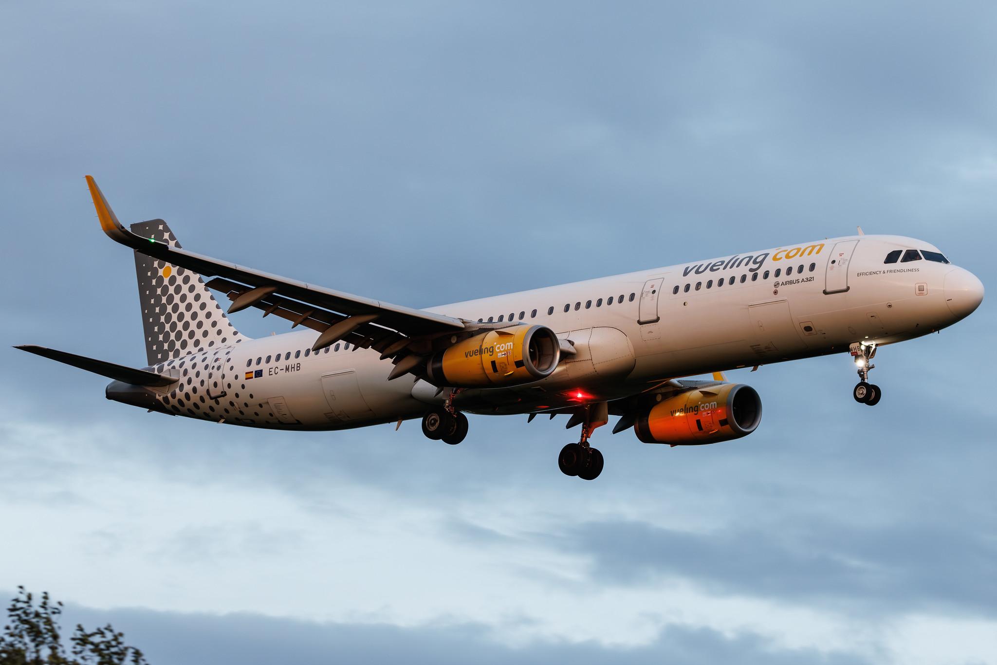 Hamburg Airport: Vueling (VY / VLG) | Airbus A321-231 A321 | EC-MHB | MSN 6691