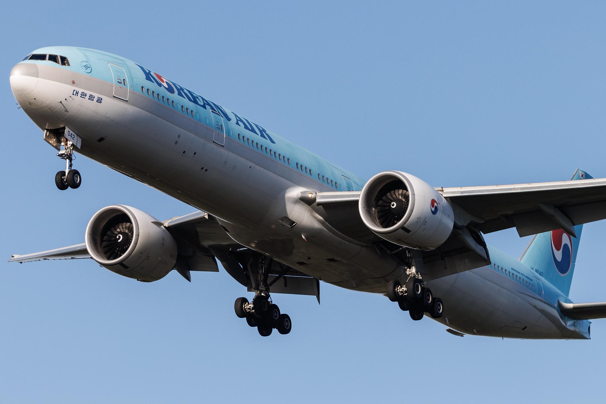 Frankfurt Airport: Korean Air (KE / KAL) | Boeing 777-3B5(ER) B77W | HL8042 | MSN 60376