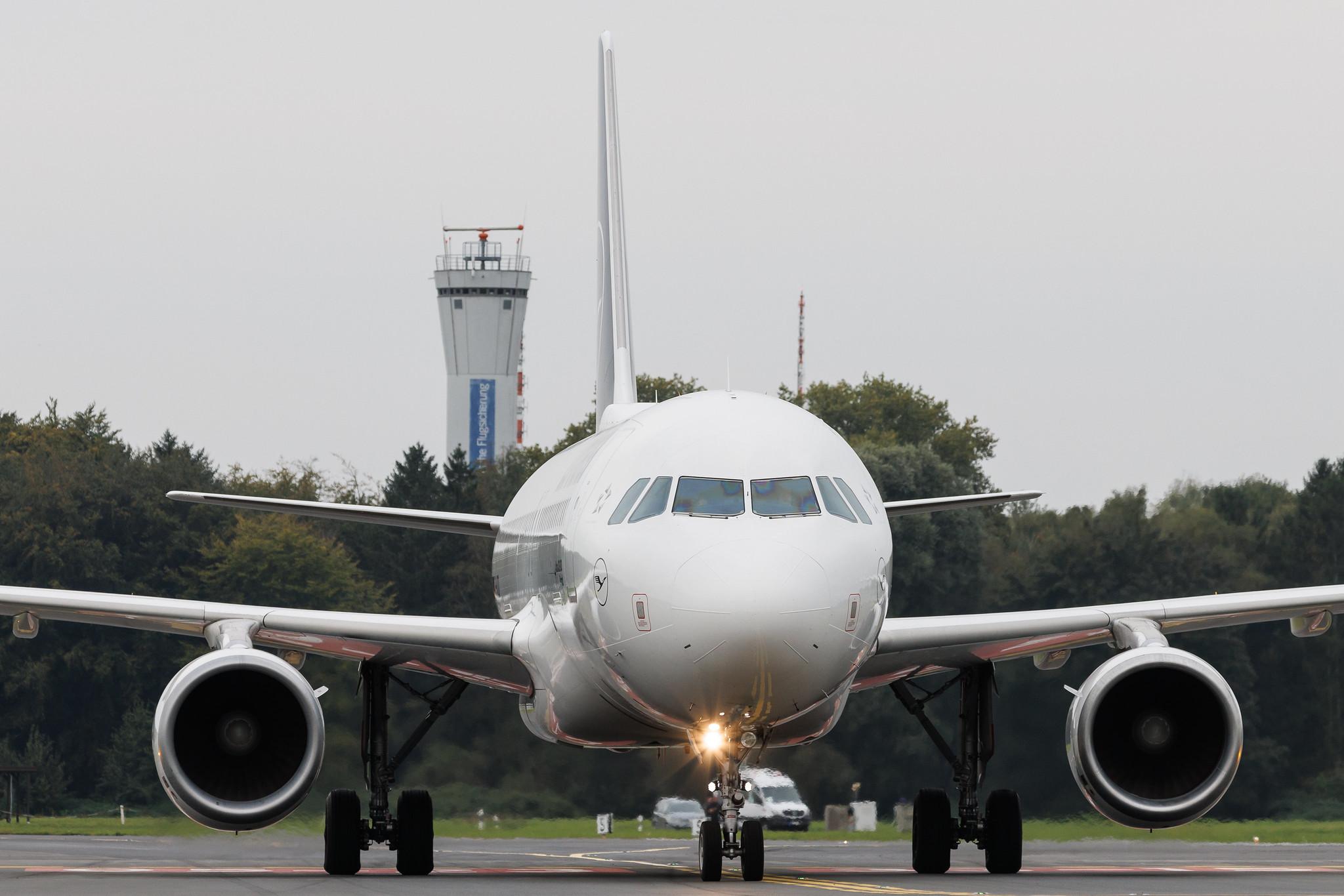 Hamburg Airport: Lufthansa (LH / DLH) | Airbus A320-214 A320 | D-AIZQ | MSN 5497