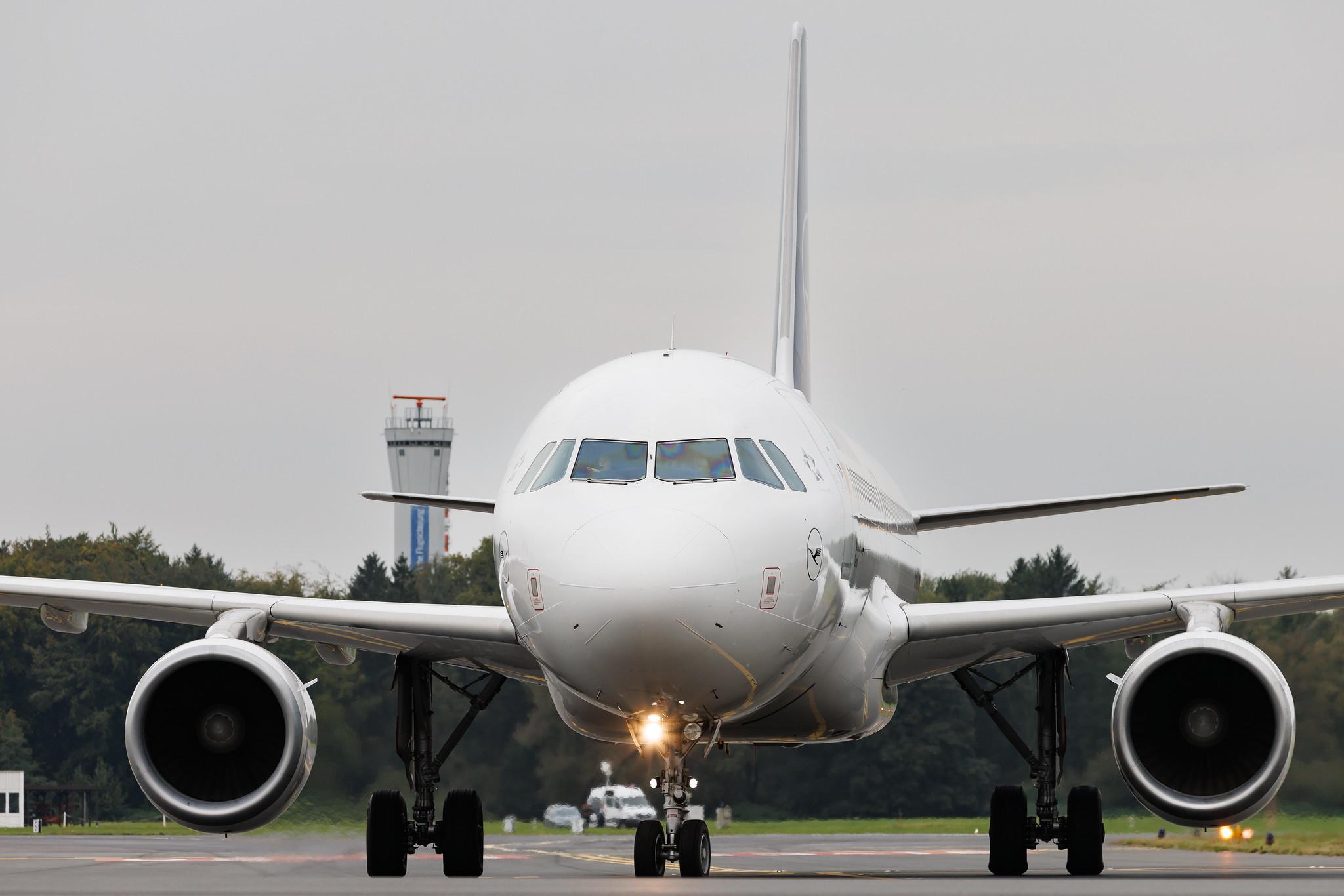 Hamburg Airport: Lufthansa (LH / DLH) | Airbus A320-214 A320 | D-AIZQ | MSN 5497
