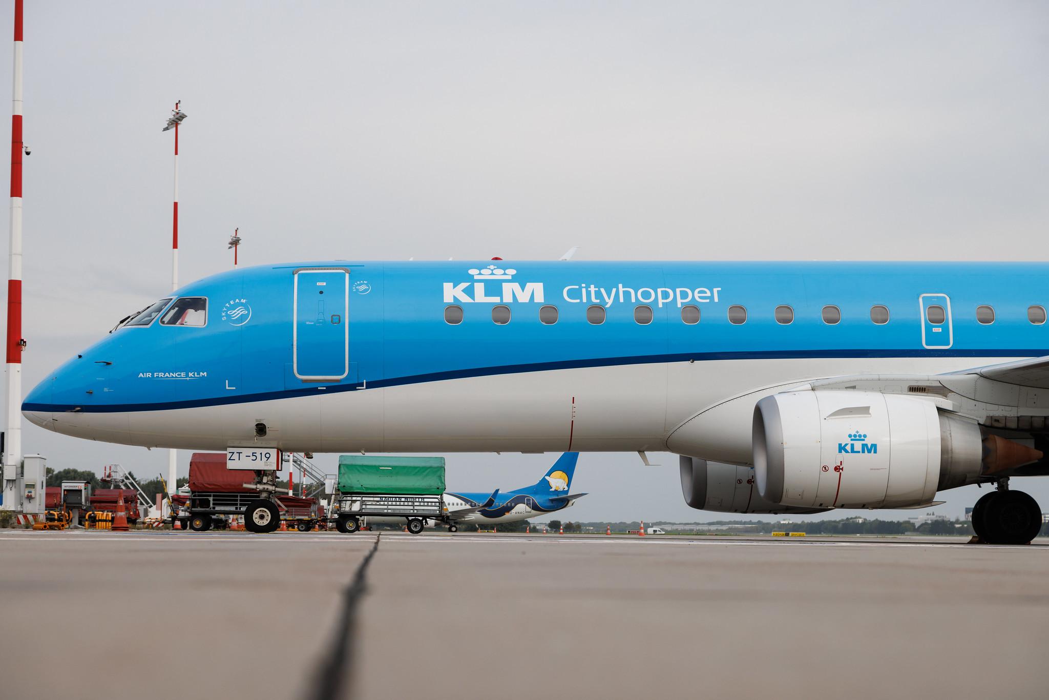Hamburg Airport: KLM (KL / KLM) | Operator: KLM Cityhopper | Embraer E190STD E190 | PH-EZT | MSN 19000519