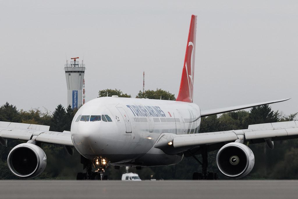 Hamburg Airport: Turkish Airlines (TK / THY) | Airbus A330-223 A332 | TC-JIS | MSN 0961