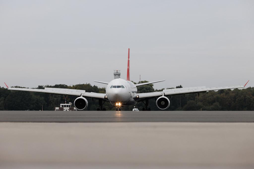 Hamburg Airport: Turkish Airlines (TK / THY) | Airbus A330-223 A332 | TC-JIS | MSN 0961