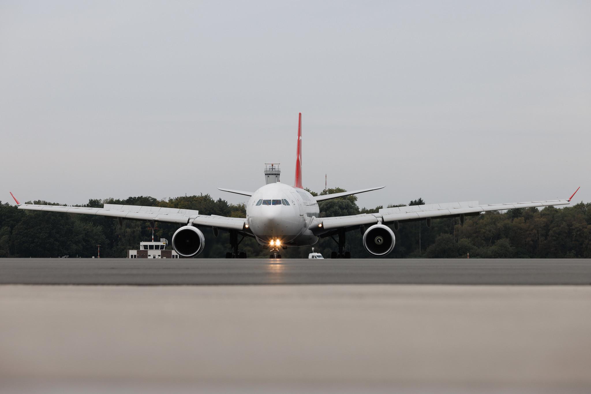 Hamburg Airport: Turkish Airlines (TK / THY) | Airbus A330-223 A332 | TC-JIS | MSN 0961