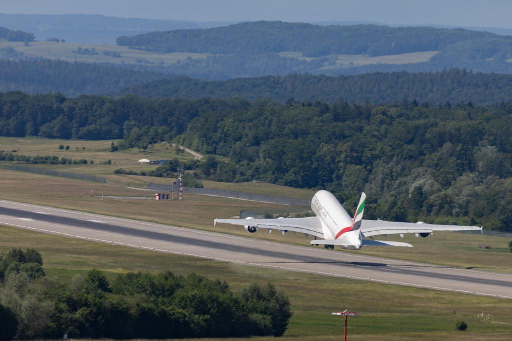 Flughafen Zürich: Emirates (EK / UAE) | Airbus A380-861 A388 | A6-EEN | MSN 135
