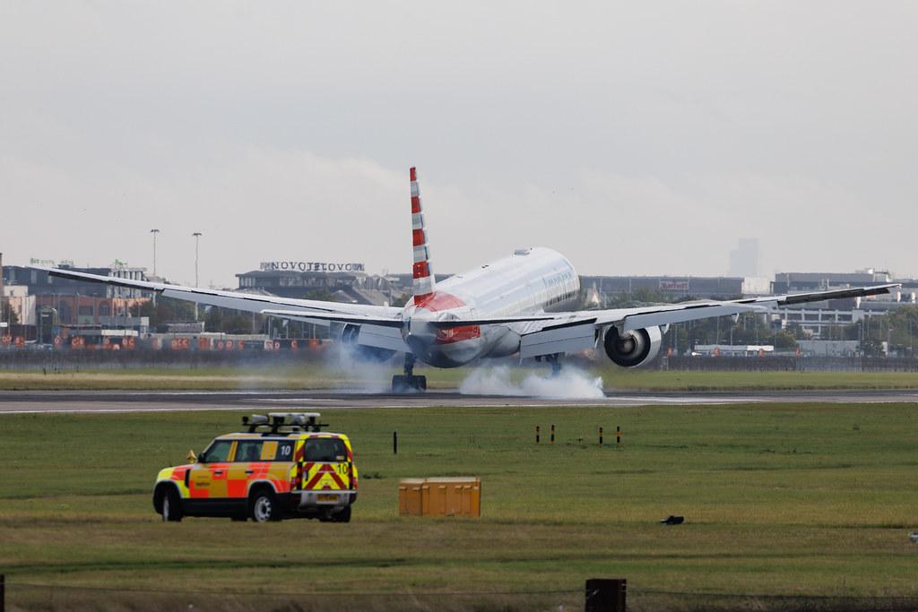London Heathrow: American Airlines (AA / AAL) | Boeing 777-323(ER) B77W | N726AN | MSN 31550