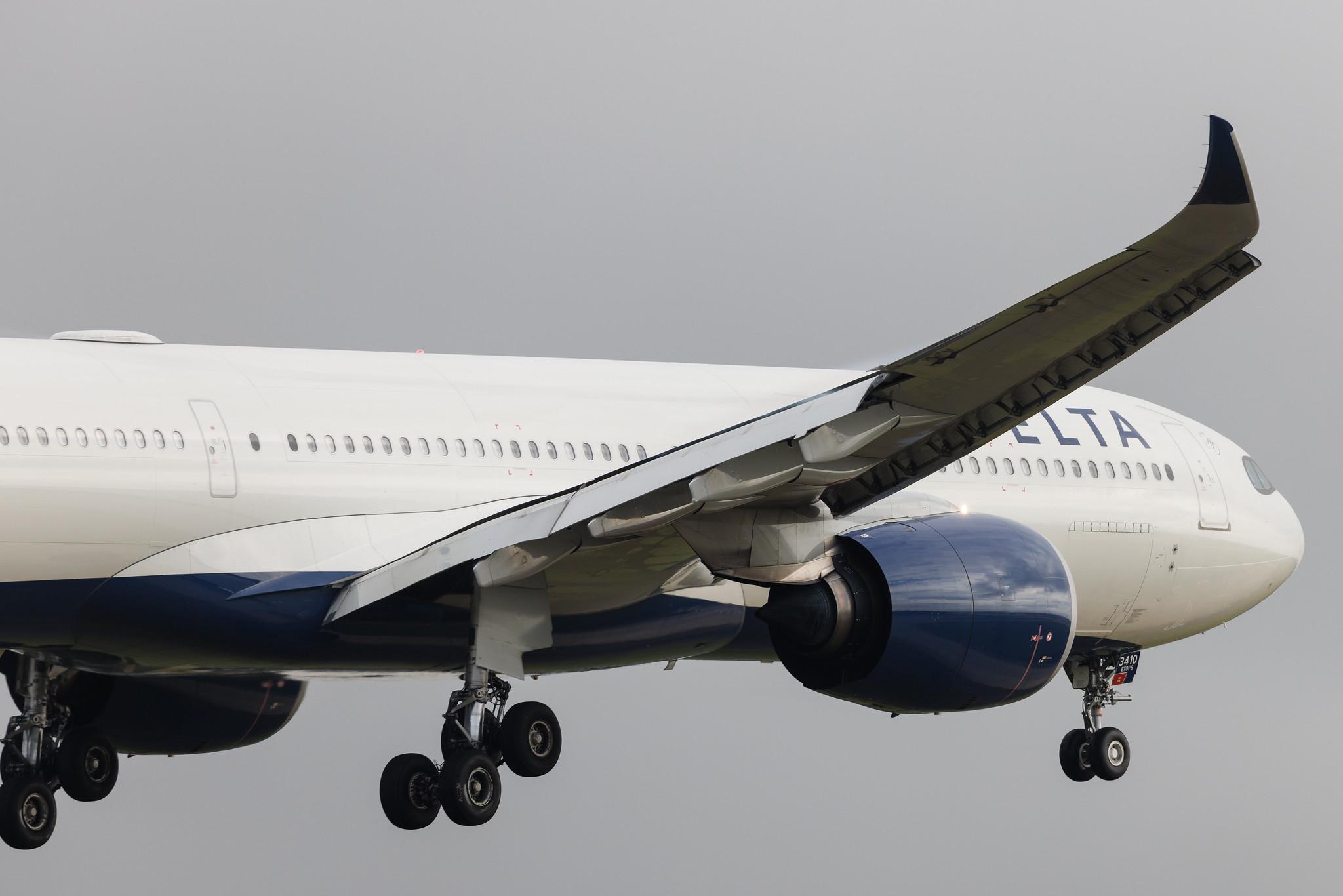 London Heathrow: Delta Air Lines (DL / DAL) | Airbus A330-941 A339 | N410DZ | MSN 1990
