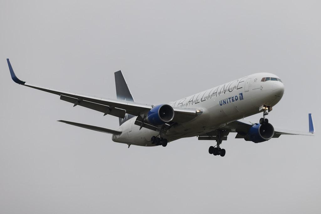 London Heathrow: United Airlines (UA / UAL) | Livery: Star Alliance livery | Boeing 767-322(ER) B763 | N653UA | MSN 25391