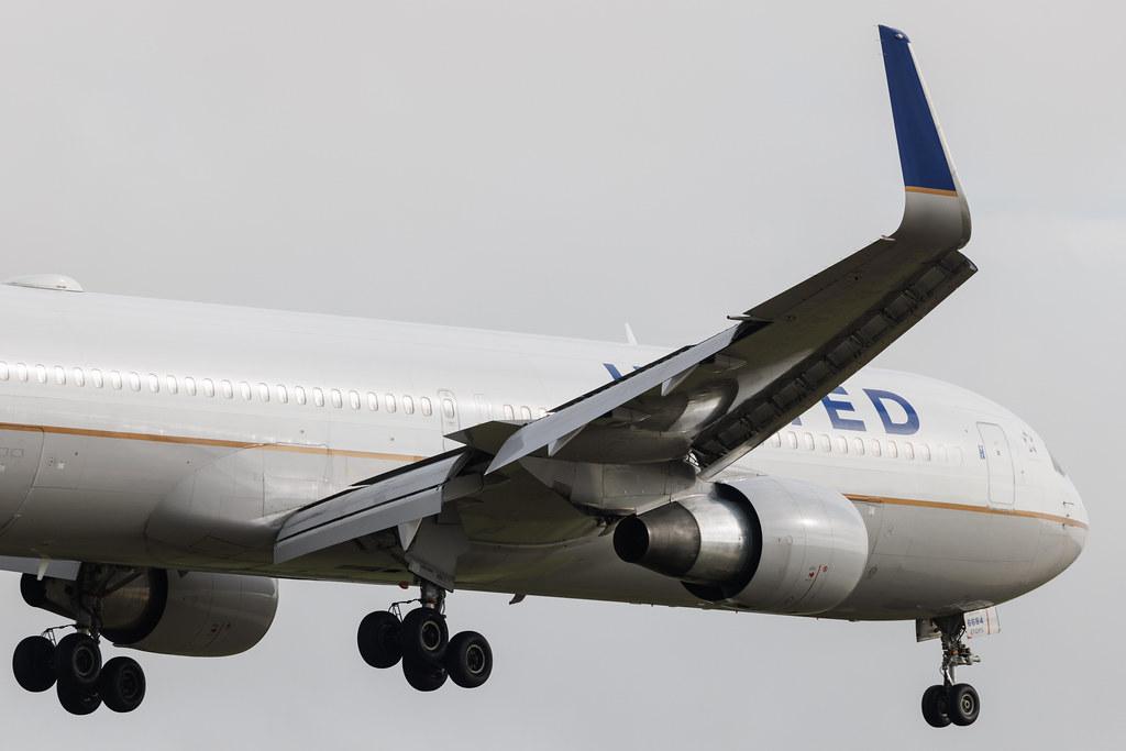 London Heathrow: United Airlines (UA / UAL) | Boeing 767-3CB(ER) B763 | N684UA | MSN 33466