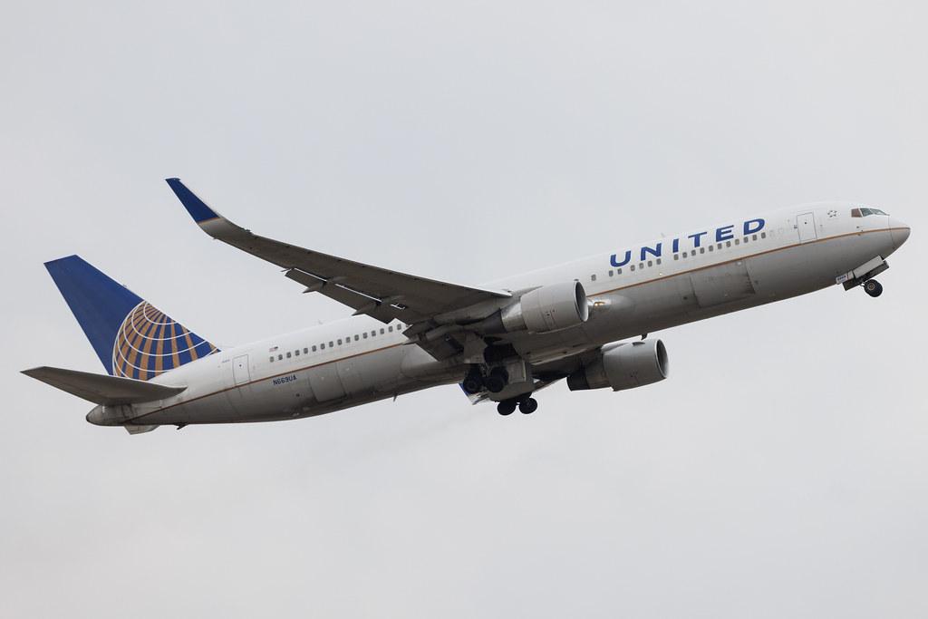 London Heathrow: United Airlines (UA / UAL) | Boeing 767-322(ER) B763 | N669UA | MSN 30025