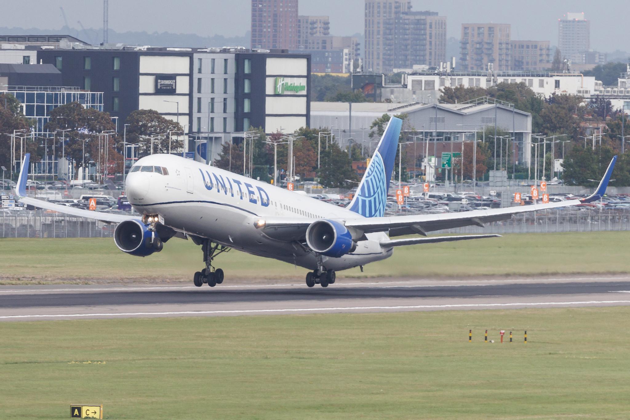 London Heathrow: United Airlines (UA / UAL) | Boeing 767-322(ER) B763 | N657UA | MSN 27112