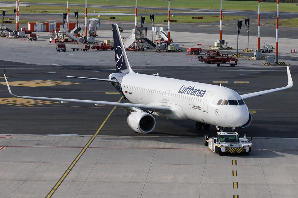Hamburg Airport: Lufthansa (LH / DLH) | Airbus A320-214 A320 | D-AIWK | MSN 9058