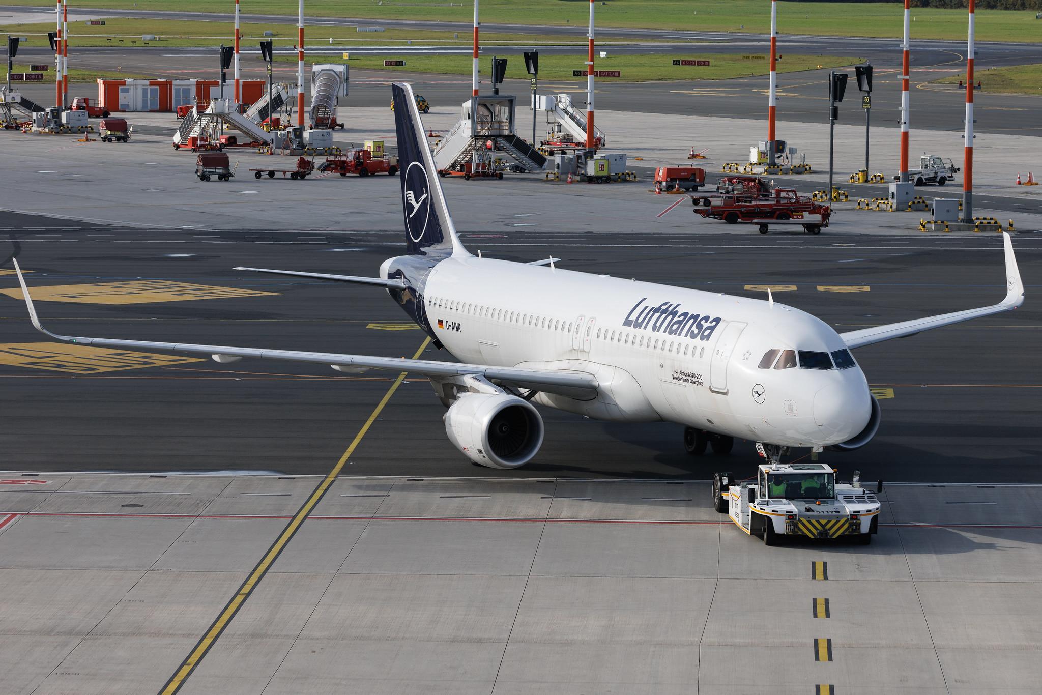 Hamburg Airport: Lufthansa (LH / DLH) | Airbus A320-214 A320 | D-AIWK | MSN 9058